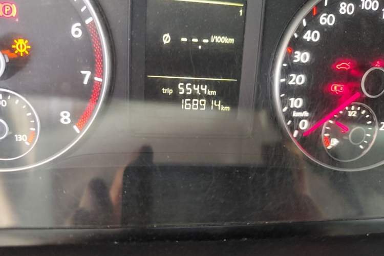 Used Volkswagen Touran 2013 1.4T DSG Comfort Edition 5-Seater Odometer Close Up