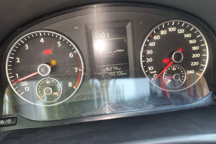 Used Volkswagen Touran 2013 1.4T Manual Comfort Edition 5-Seater Odometer Close Up
