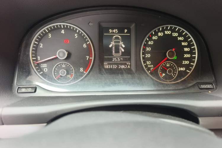 Used Volkswagen Touran 2013 1.4T DSG Smart Edition 5-seater Odometer Close Up
