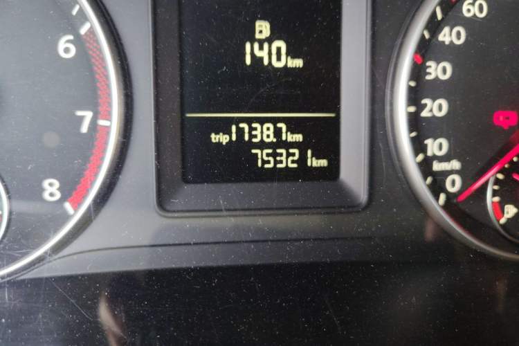 Used Volkswagen Touran 2013 1.4T Manual Fashion Edition 5 Seats Odometer Close Up