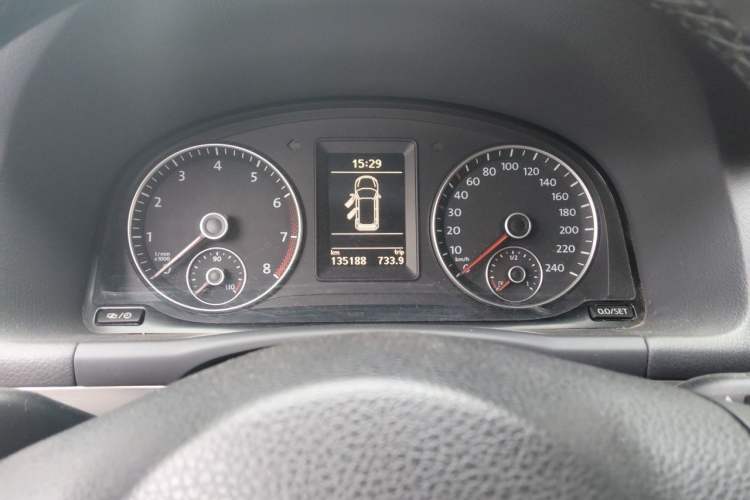 Used Volkswagen Touran 2013 1.4T DSG Smart Edition 7-Seater Odometer Close Up