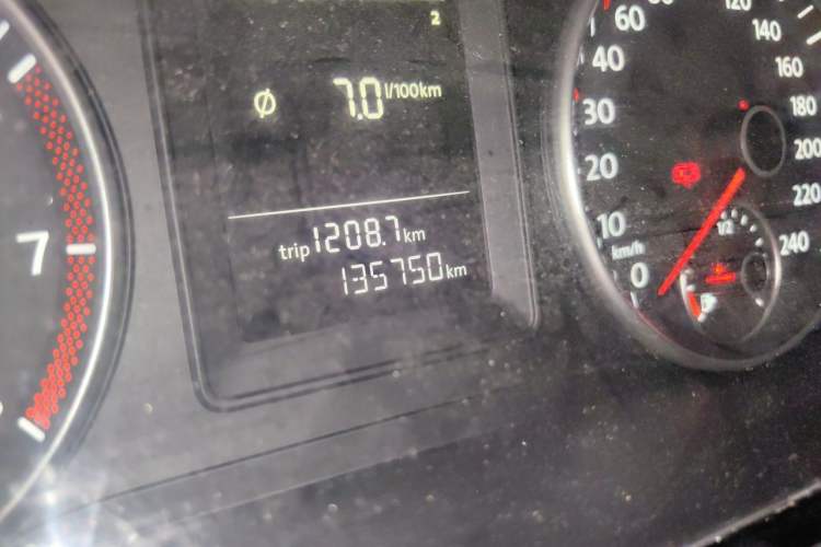 Used Volkswagen Touran 2013 1.4T DSG Comfort Edition 5-Seater Odometer Close Up