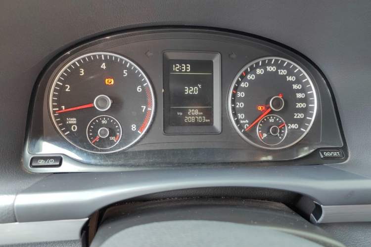 Used Volkswagen Touran 2013 1.4T Manual Comfort Edition 5-Seater Odometer Close Up