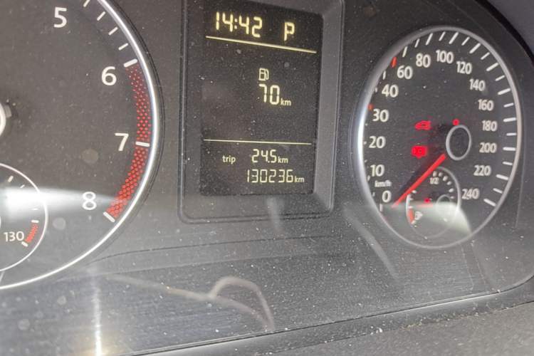 Used Volkswagen Touran 2013 1.4T DSG Comfort Edition 5-Seater Odometer Close Up