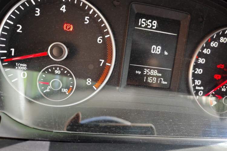 Used Volkswagen Touran 2013 1.4T Manual Fashion Edition 5 Seats Odometer Close Up