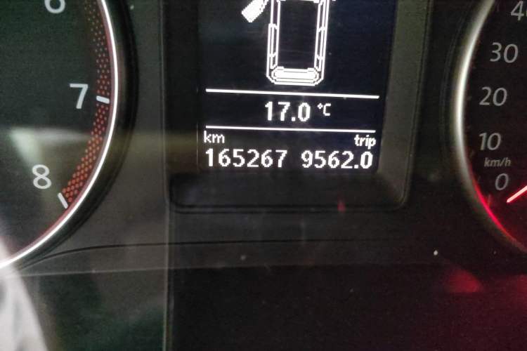 Used Volkswagen Touran 2013 1.4T DSG Smart Edition 5-seater Odometer Close Up