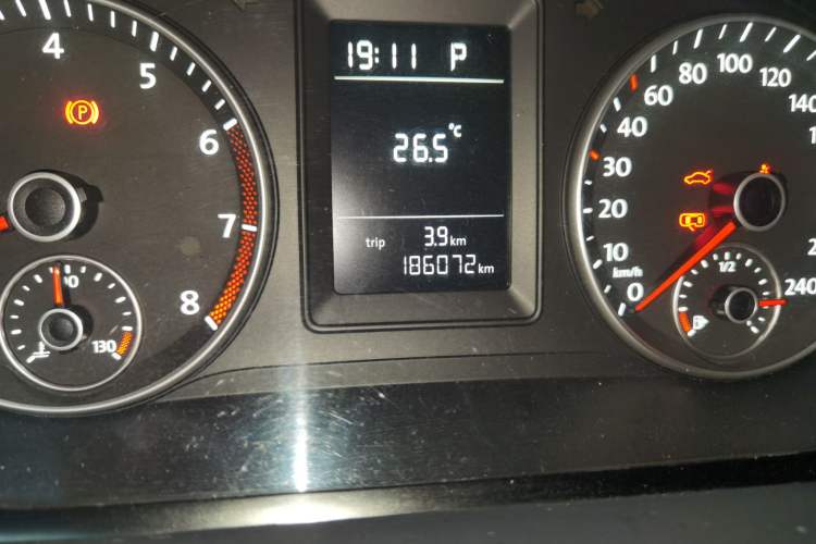 Used Volkswagen Touran 2013 1.4T DSG Comfort Edition 5-Seater Odometer Close Up