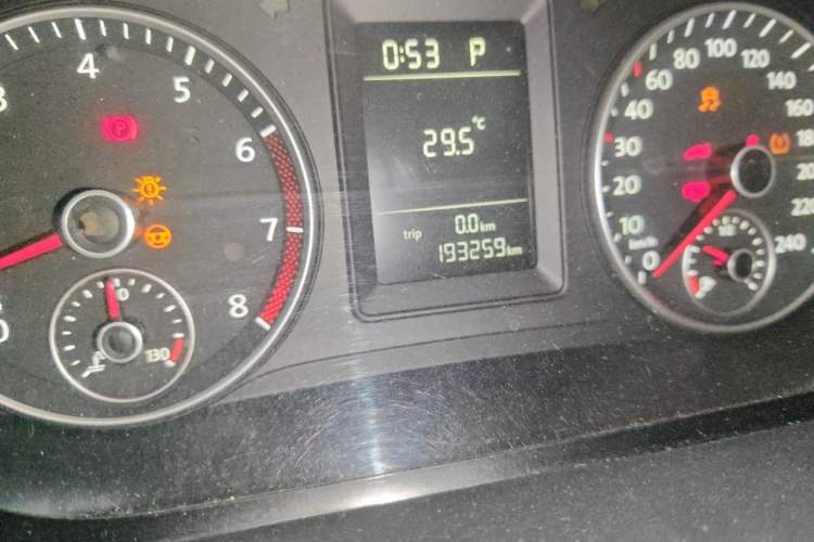 Used Volkswagen Touran 2013 1.4T DSG Comfort Edition 5-Seater Odometer Close Up
