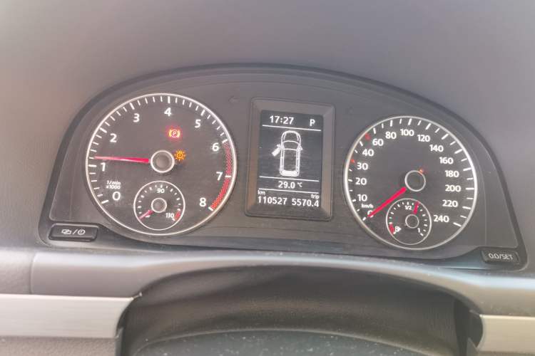 Used Volkswagen Touran 2013 1.4T DSG Crystal Edition 5-Seater Odometer Close Up