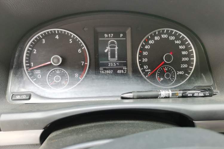 Used Volkswagen Touran 2013 1.4T DSG Crystal Edition 5-Seater Odometer Close Up
