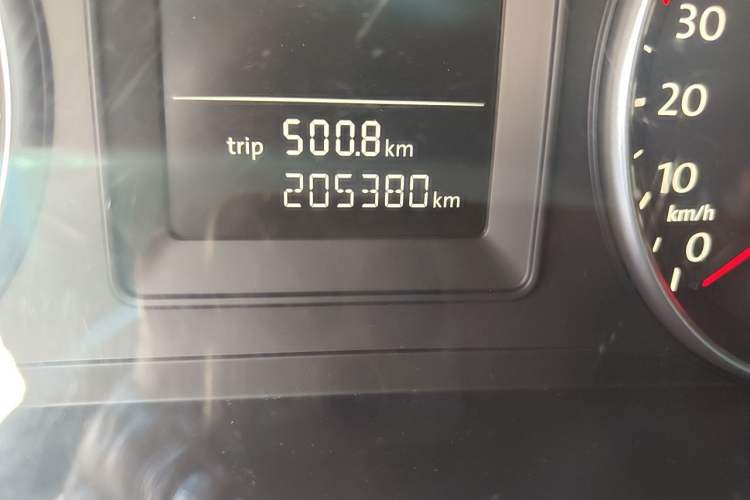 Used Volkswagen Touran 2013 1.4T Manual Fashion Edition 5 Seats Odometer Close Up