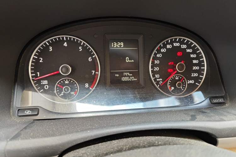 Used Volkswagen Touran 2013 1.4T Manual Comfort Edition 5-Seater Odometer Close Up