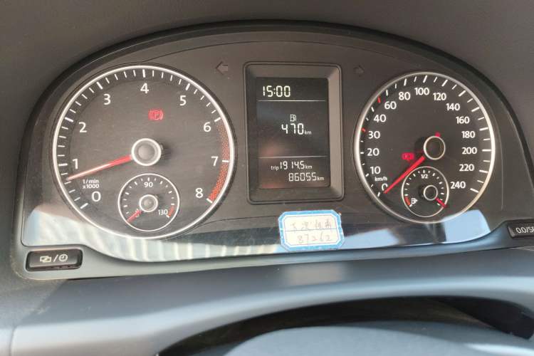 Used Volkswagen Touran 2013 1.4T Manual Fashion Edition 5 Seats Odometer Close Up