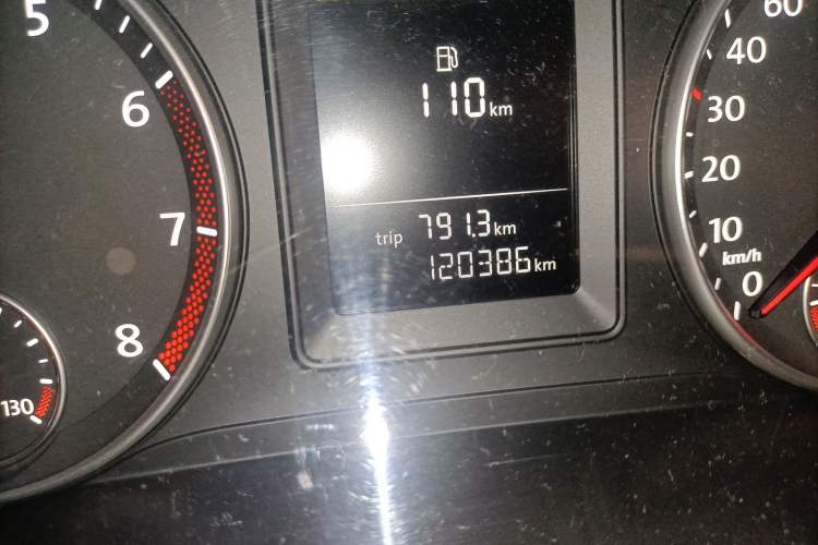 Used Volkswagen Touran 2013 1.4T DSG Comfort Edition 5-Seater Odometer Close Up