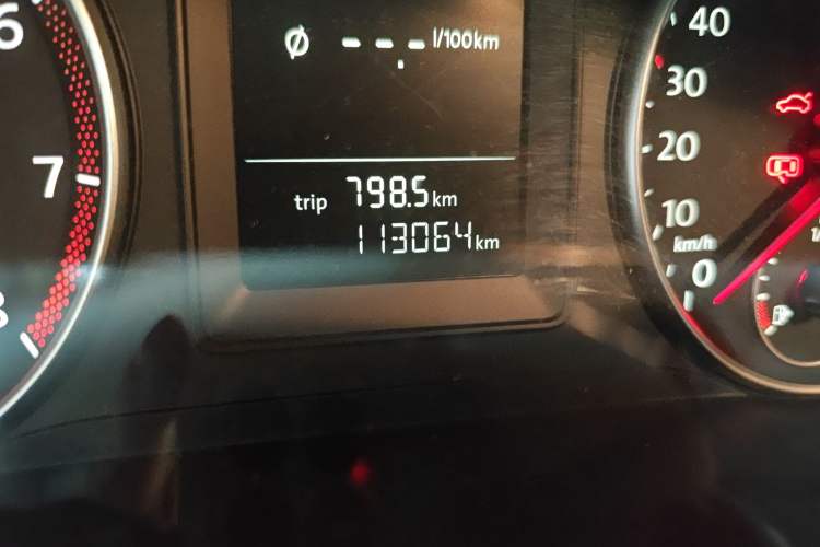 Used Volkswagen Touran 2013 1.4T DSG Comfort Edition 5-Seater Odometer Close Up