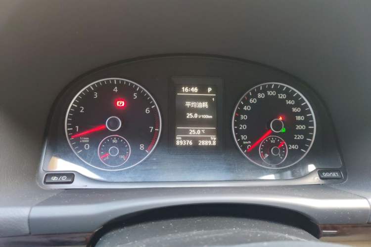 Used Volkswagen Touran 2013 1.4T DSG Crystal Edition 5-Seater Odometer Close Up