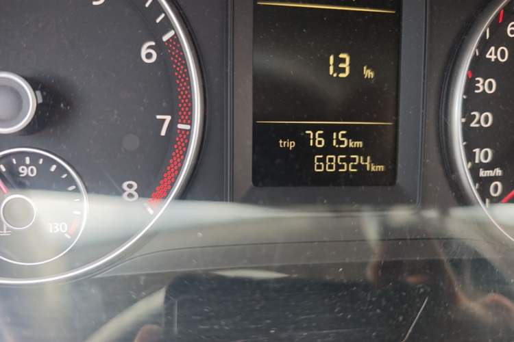 Used Volkswagen Touran 2013 1.4T DSG Comfort Edition 5-Seater Odometer Close Up