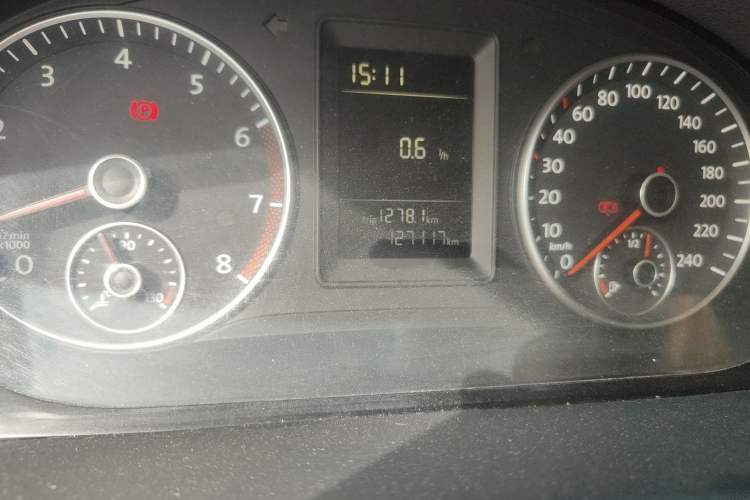 Used Volkswagen Touran 2013 1.4T Manual Comfort Edition 5-Seater Odometer Close Up
