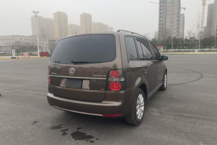 Used Volkswagen Touran 2013 1.4T DSG Brilliant Edition 7-Seater Rear Right 45 Deg