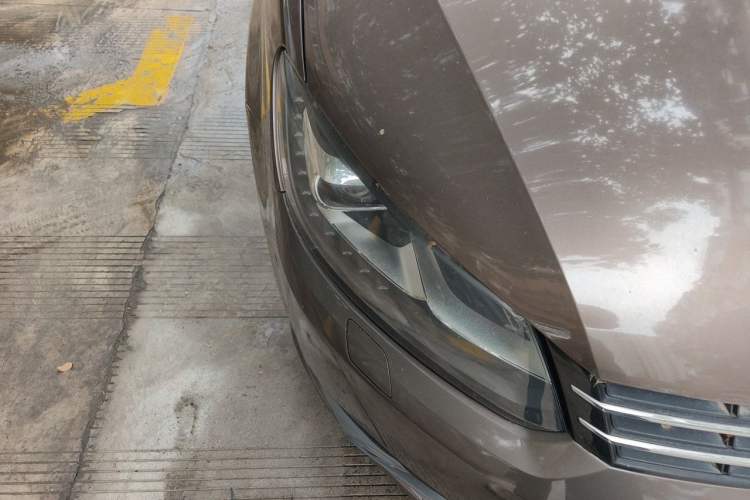 Used Volkswagen Touran 2013 1.4T DSG Crystal Edition 5-Seater Right Front Headlight