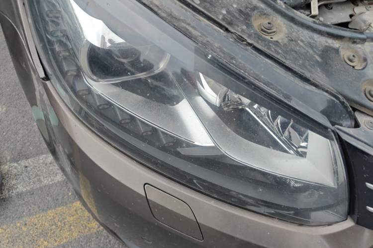 Used Volkswagen Touran 2013 1.4T DSG Crystal Edition 5-Seater Right Front Headlight