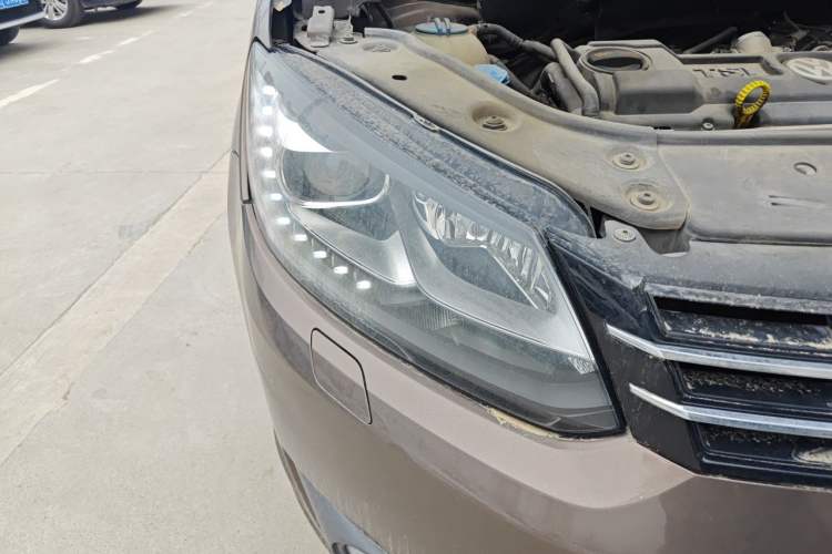 Used Volkswagen Touran 2013 1.4T DSG Comfort Edition 5-Seater Right Front Headlight