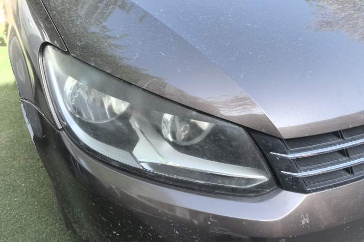 Used Volkswagen Touran 2013 1.4T Manual Comfort Edition 5-Seater Right Front Headlight