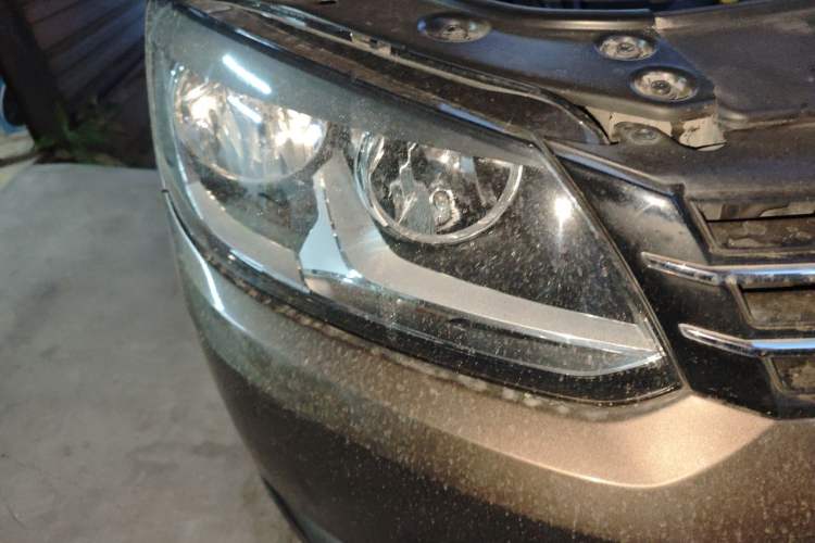 Used Volkswagen Touran 2013 1.4T Manual Comfort Edition 5-Seater Right Front Headlight