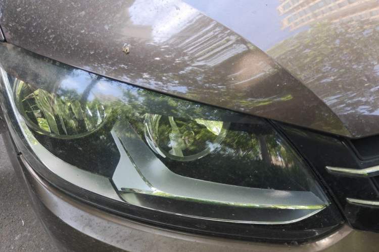 Used Volkswagen Touran 2013 1.4T Manual Fashion Edition 5 Seats Right Front Headlight