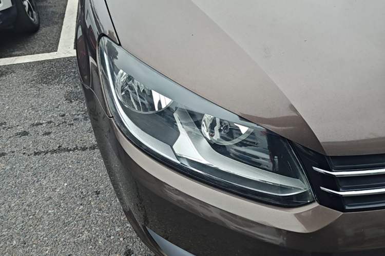 Used Volkswagen Touran 2013 1.4T DSG Comfort Edition 5-Seater Right Front Headlight