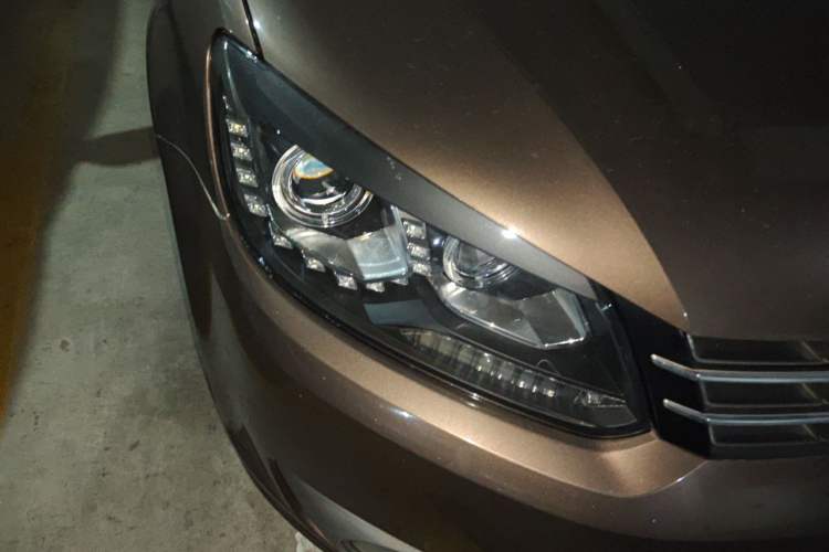 Used Volkswagen Touran 2013 1.4T DSG Comfort Edition 5-Seater Right Front Headlight