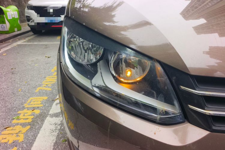 Used Volkswagen Touran 2013 1.4T DSG Smart Edition 5-seater Right Front Headlight