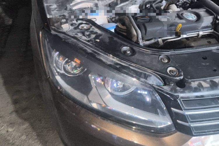 Used Volkswagen Touran 2013 1.4T DSG Comfort Edition 5-Seater Right Front Headlight
