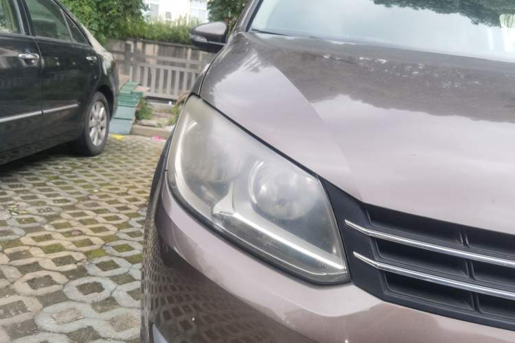 Used Volkswagen Touran 2013 1.4T Manual Fashion Edition 5 Seats Right Front Headlight