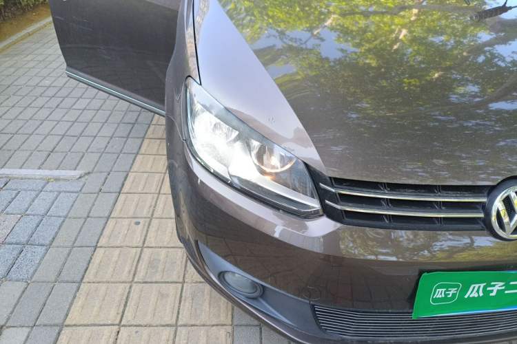 Used Volkswagen Touran 2013 1.4T Manual Fashion Edition 5 Seats Right Front Headlight