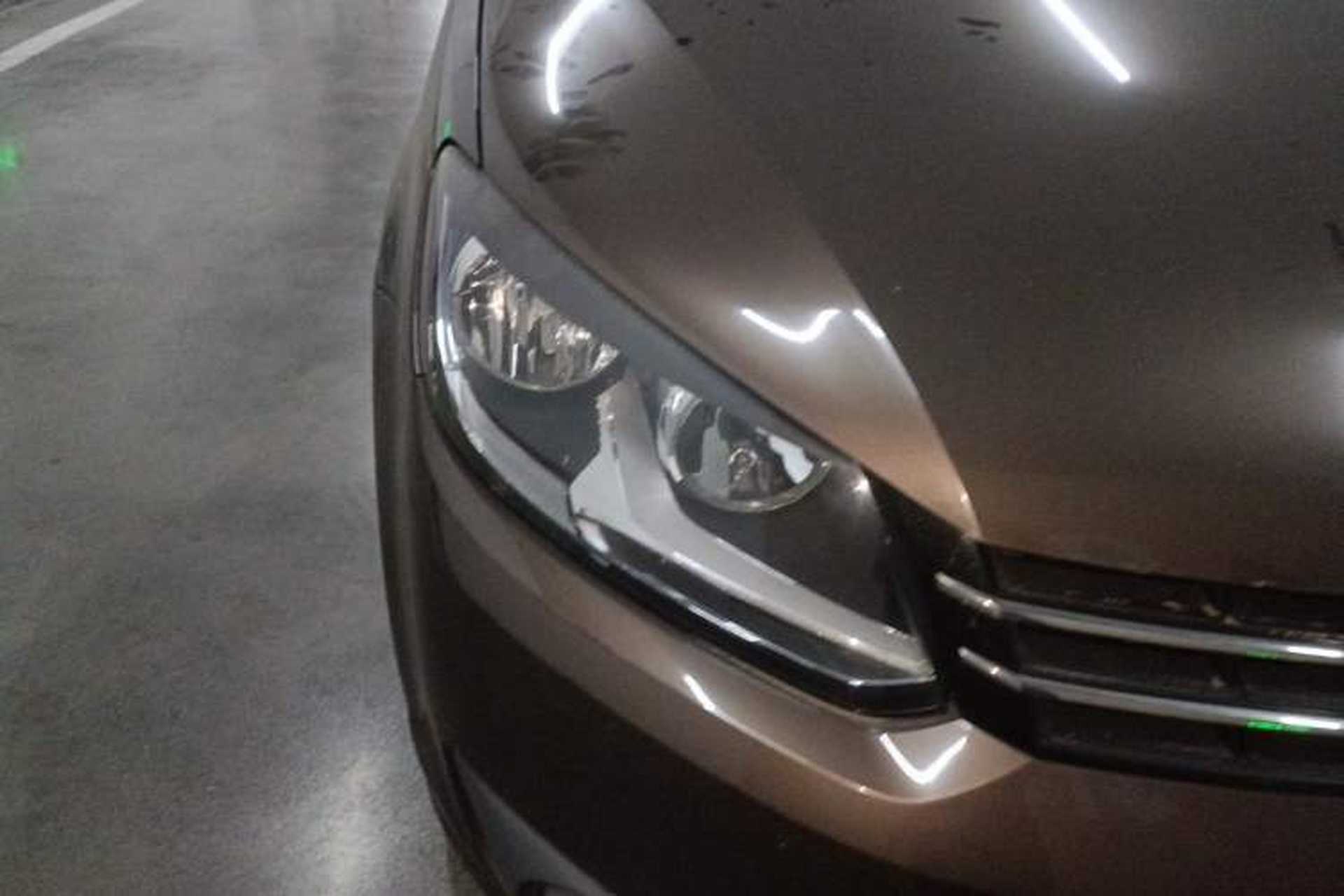 Used Volkswagen Touran 2013 1.4T Manual Comfort Edition 5-Seater Right Front Headlight
