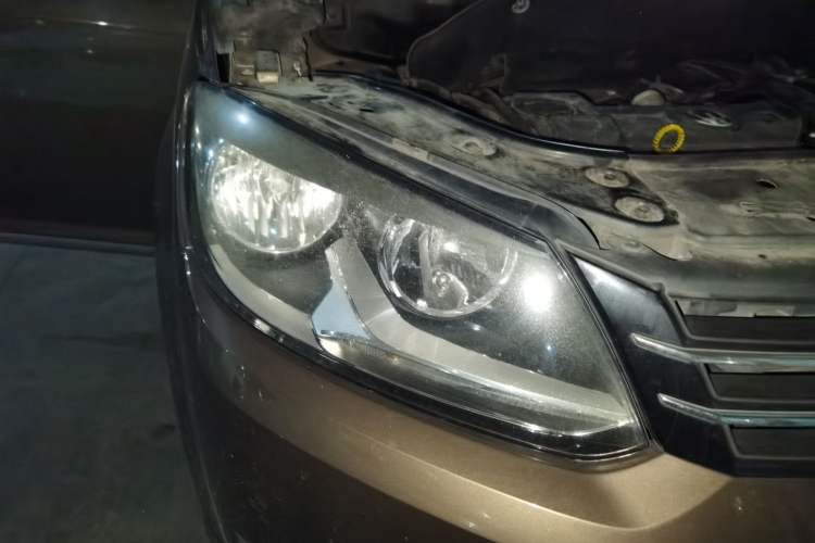Used Volkswagen Touran 2013 1.4T DSG Comfort Edition 5-Seater Right Front Headlight