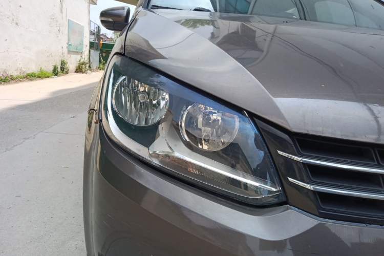 Used Volkswagen Touran 2013 1.4T Manual Fashion Edition 5 Seats Right Front Headlight