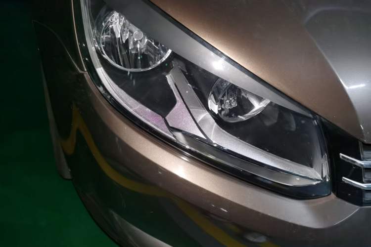 Used Volkswagen Touran 2013 1.4T Manual Fashion Edition 5 Seats Right Front Headlight