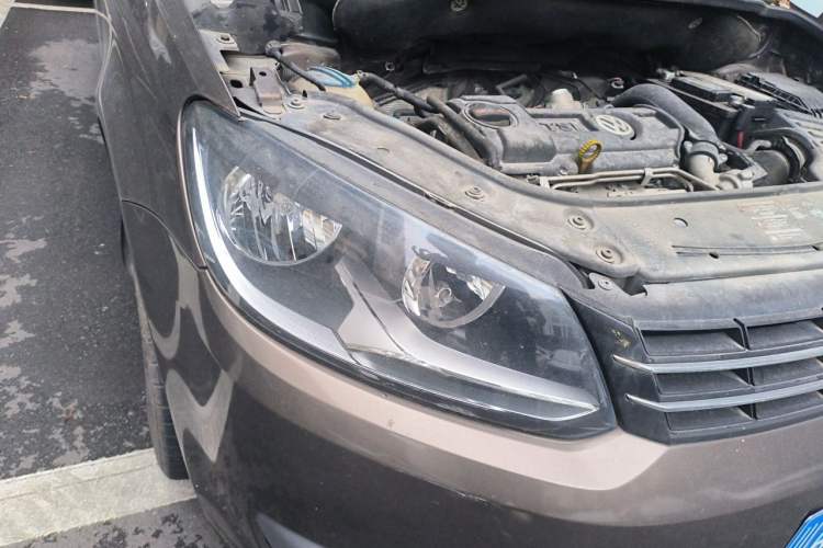 Used Volkswagen Touran 2013 1.4T Manual Comfort Edition 5-Seater Right Front Headlight