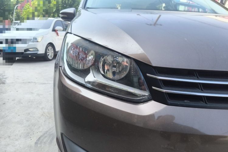 Used Volkswagen Touran 2013 1.4T Manual Comfort Edition 5-Seater Right Front Headlight