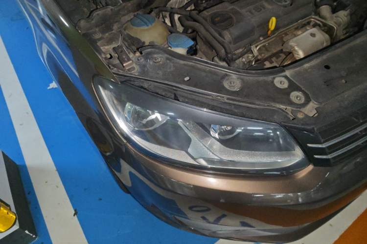 Used Volkswagen Touran 2013 1.4T DSG Comfort Edition 5-Seater Right Front Headlight