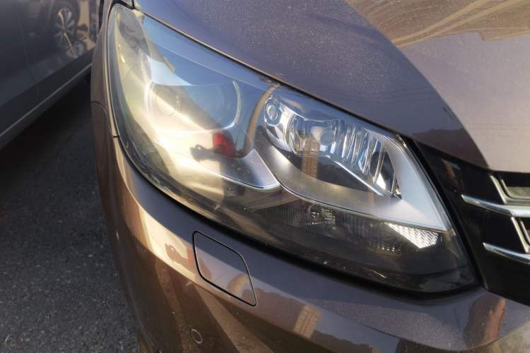 Used Volkswagen Touran 2013 1.4T DSG Crystal Edition 5-Seater Right Front Headlight