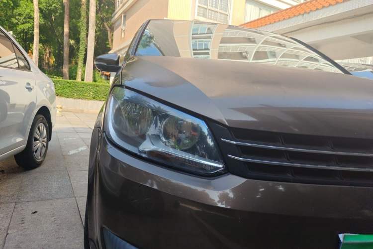 Used Volkswagen Touran 2013 1.4T Manual Fashion Edition 5 Seats Right Front Headlight