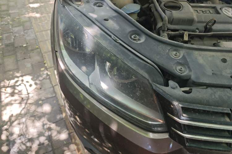 Used Volkswagen Touran 2013 1.4T Manual Fashion Edition 5 Seats Right Front Headlight