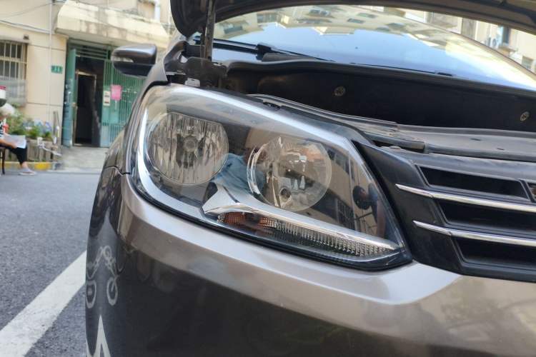 Used Volkswagen Touran 2013 1.4T DSG Comfort Edition 5-Seater Right Front Headlight