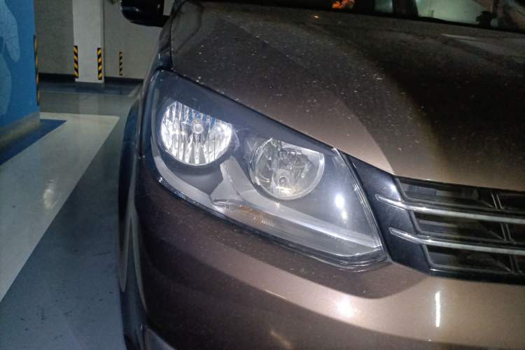 Used Volkswagen Touran 2013 1.4T DSG Comfort Edition 5-Seater Right Front Headlight