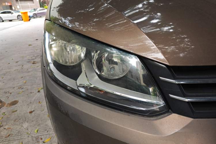 Used Volkswagen Touran 2013 1.4T DSG Comfort Edition 5-Seater Right Front Headlight