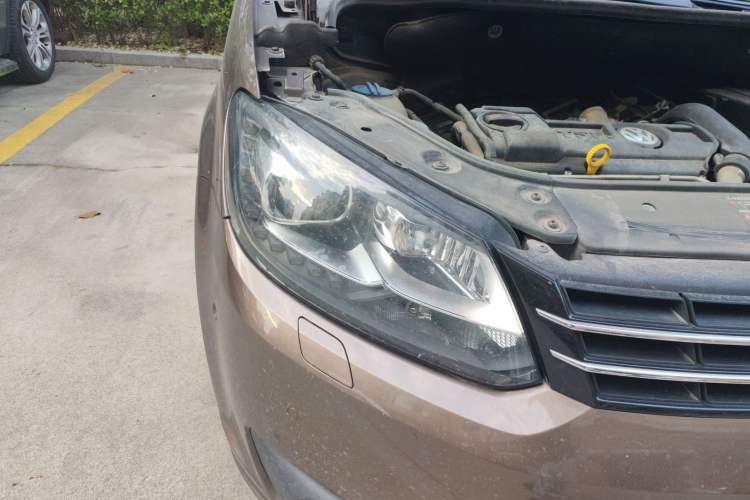 Used Volkswagen Touran 2013 1.4T DSG Crystal Edition 5-Seater Right Front Headlight