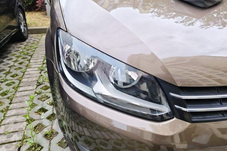 Used Volkswagen Touran 2013 1.4T Manual Fashion Edition 5 Seats Right Front Headlight